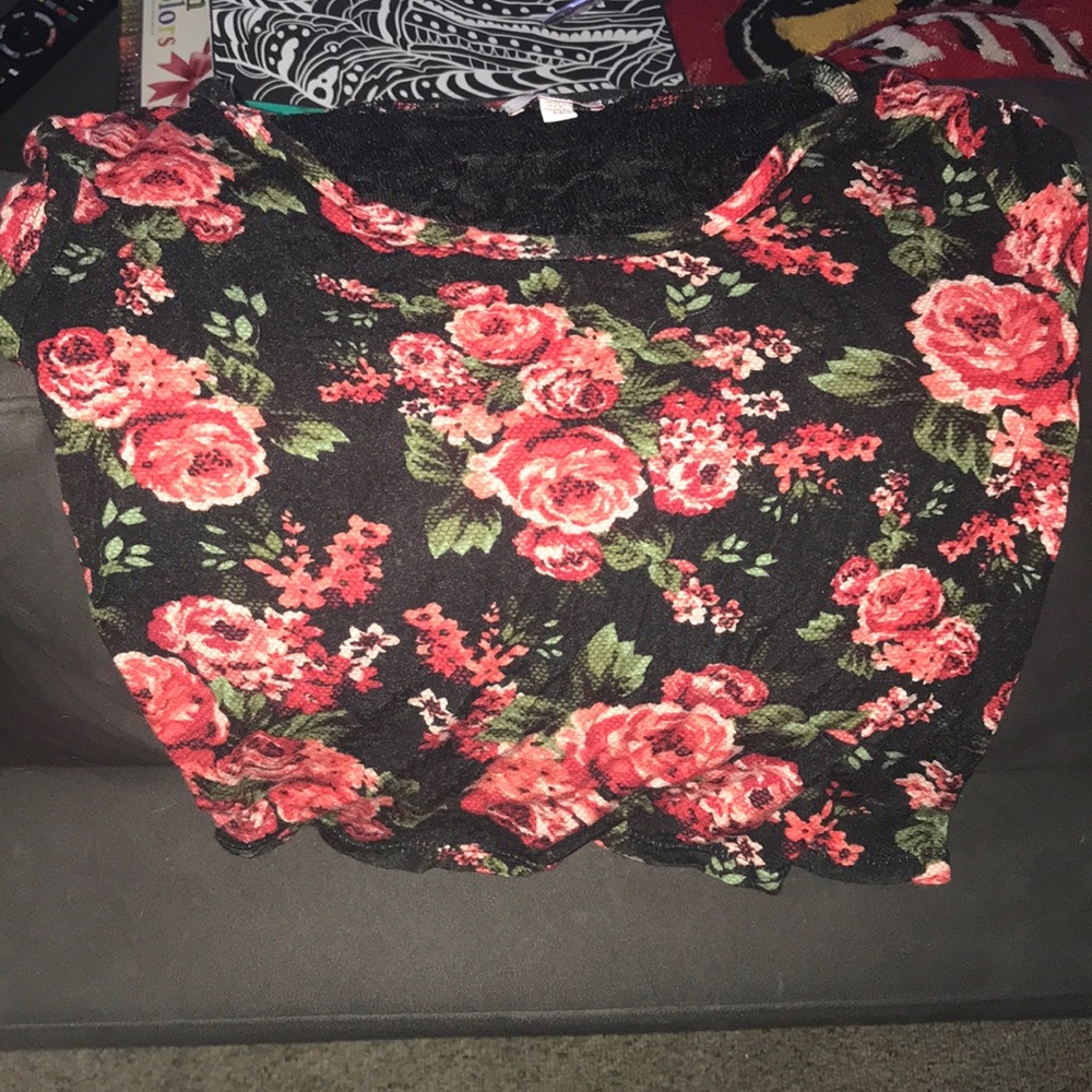 Black and rose crop top.